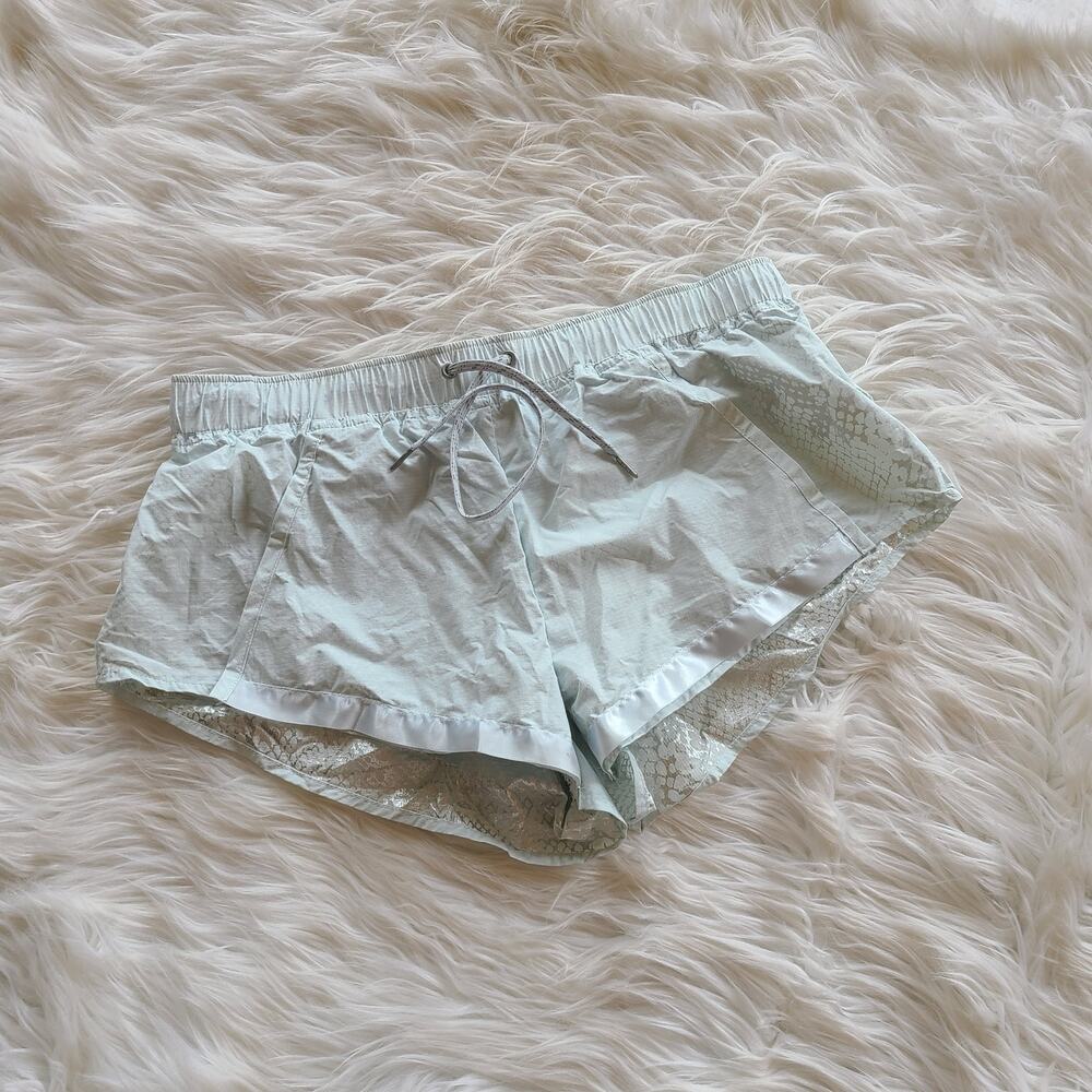 Free People Short Shapeshifter Over Shorts Light Blue Snakeskin S Athleisure - Picture 2 of 4